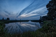 Eine lange Belichtungszeit.Auch zu erkennen an den Schweif des Grases.Und die Farben gibt es gratis dazu.( 24.08.2018)