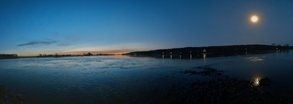 Die Blaue Stunde am Morgen an der Elbe.( 02.2019 )