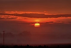 Einen Sonnenaufgang nähe Lübtheen.(29.08.2019).Wieder die Frage? Farbe real oder nicht.Antwort.Mit ein Tele aufgenommen.Und ohne so ein Dödelfilter.Der Schöpfer.