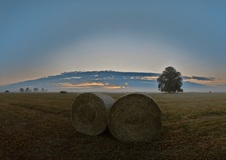 Heuernte in den Rögnitzwiesen. ( 06.2020 )